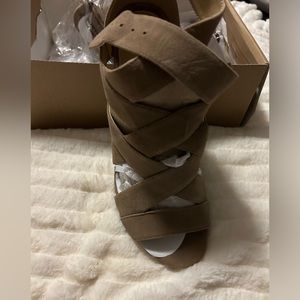 Women’s Sandals Beige 8.5 Ankle Strap Heel